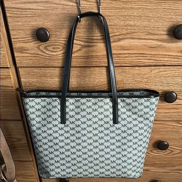 Michael Kors Black and Gray Tote Bag - Picture 2 of 5